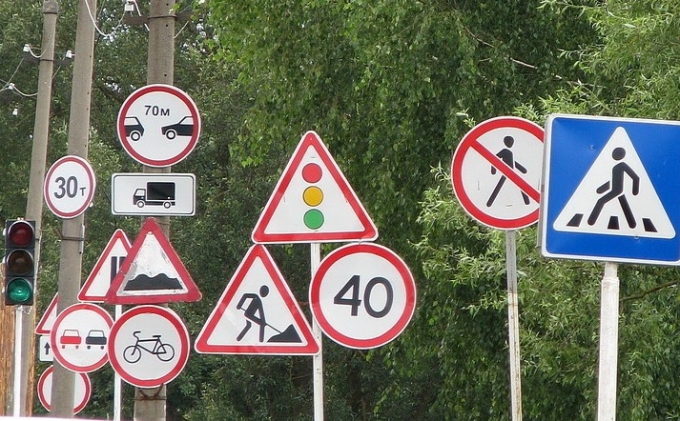 Необходимость дорожных знаков для безопасности на дороге